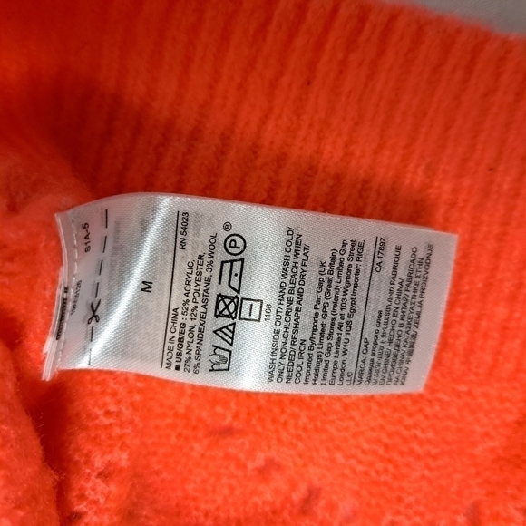 GAP Pointelle Coral Sweater - Picture 10 of 10